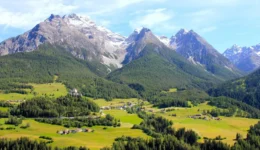 village-Alpine-valley-canton-Saint-Moritz-Engadin